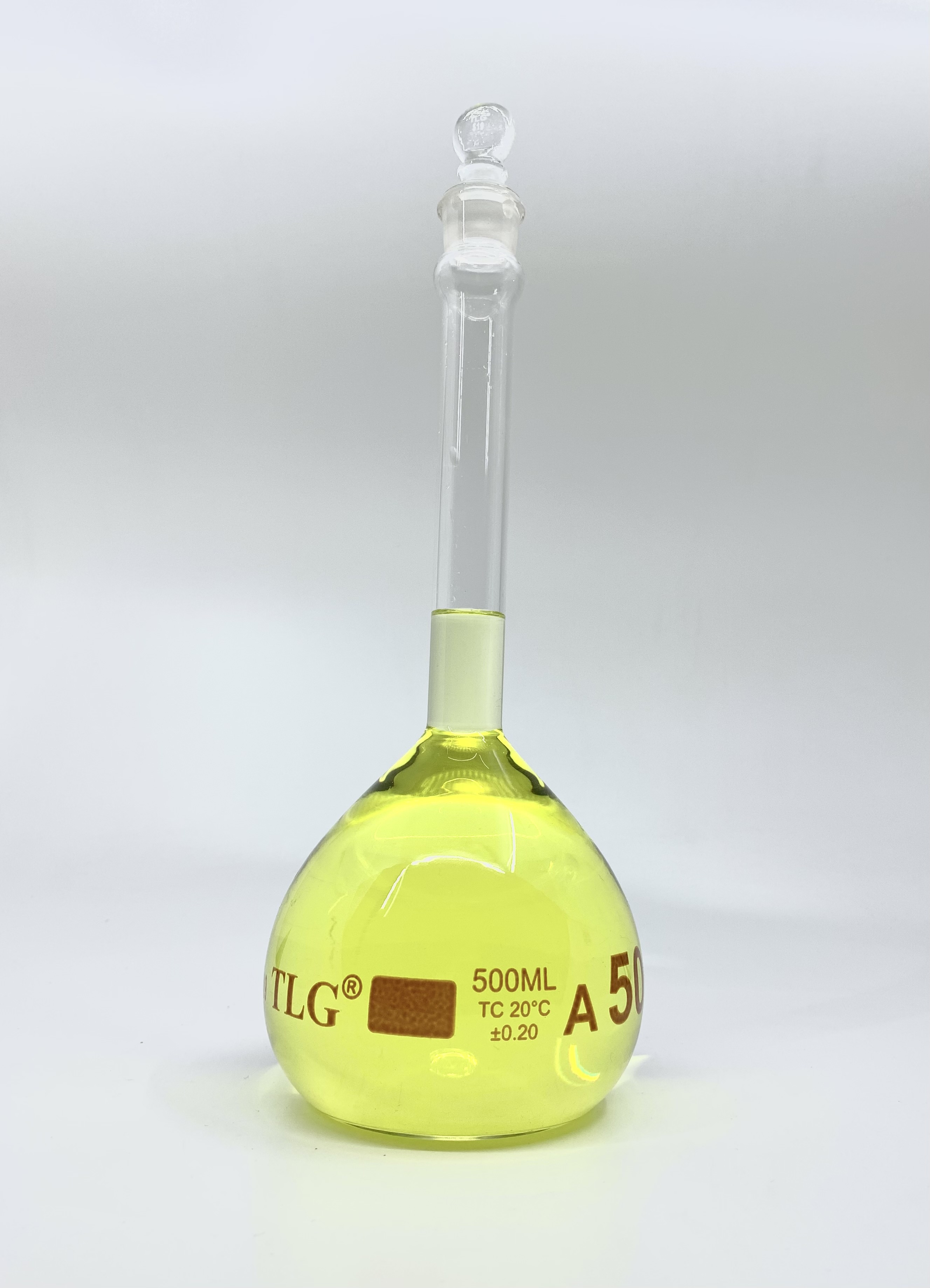 Volumetric Flask, 500mL, Heavy Duty, Wide Mouth, Clear, Glass Stopper# 19, Class A, As Per USP Standards