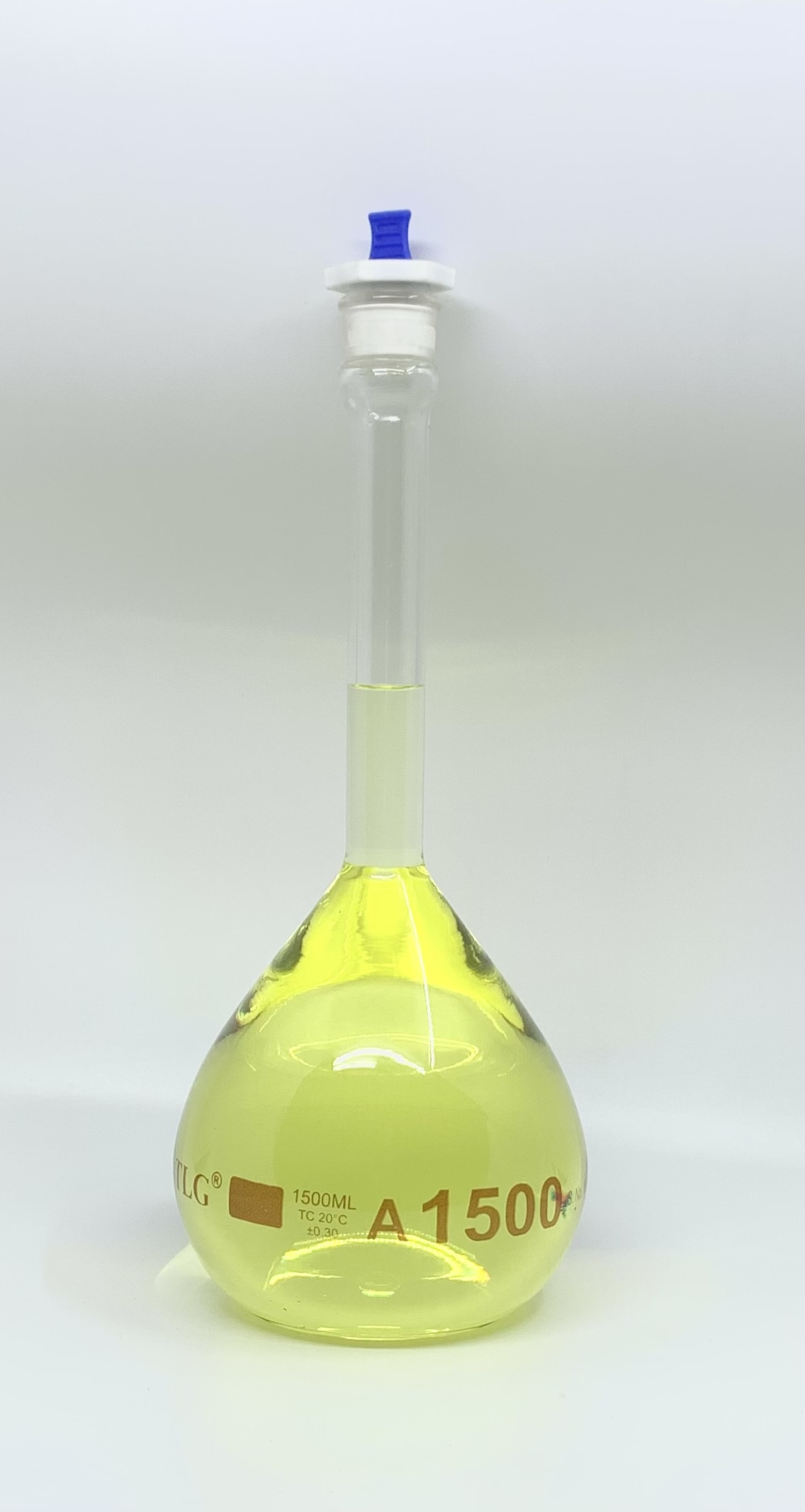 Volumetric Flask, 1500mL, Heavy Duty, Wide Mouth, Clear, PE Stopper# 27, Class A, As Per USP Standards