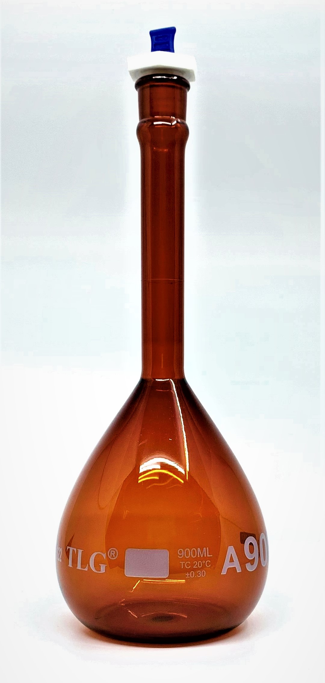 Volumetric Flask, Low Actinic Amber, 900mL, Wide Mouth, PE Stopper#22, Class A, As Per USP Standards